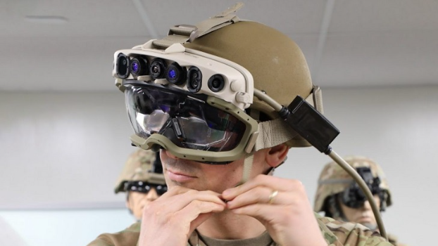 微软HoloLens 2战术AR头显采购大幅削减