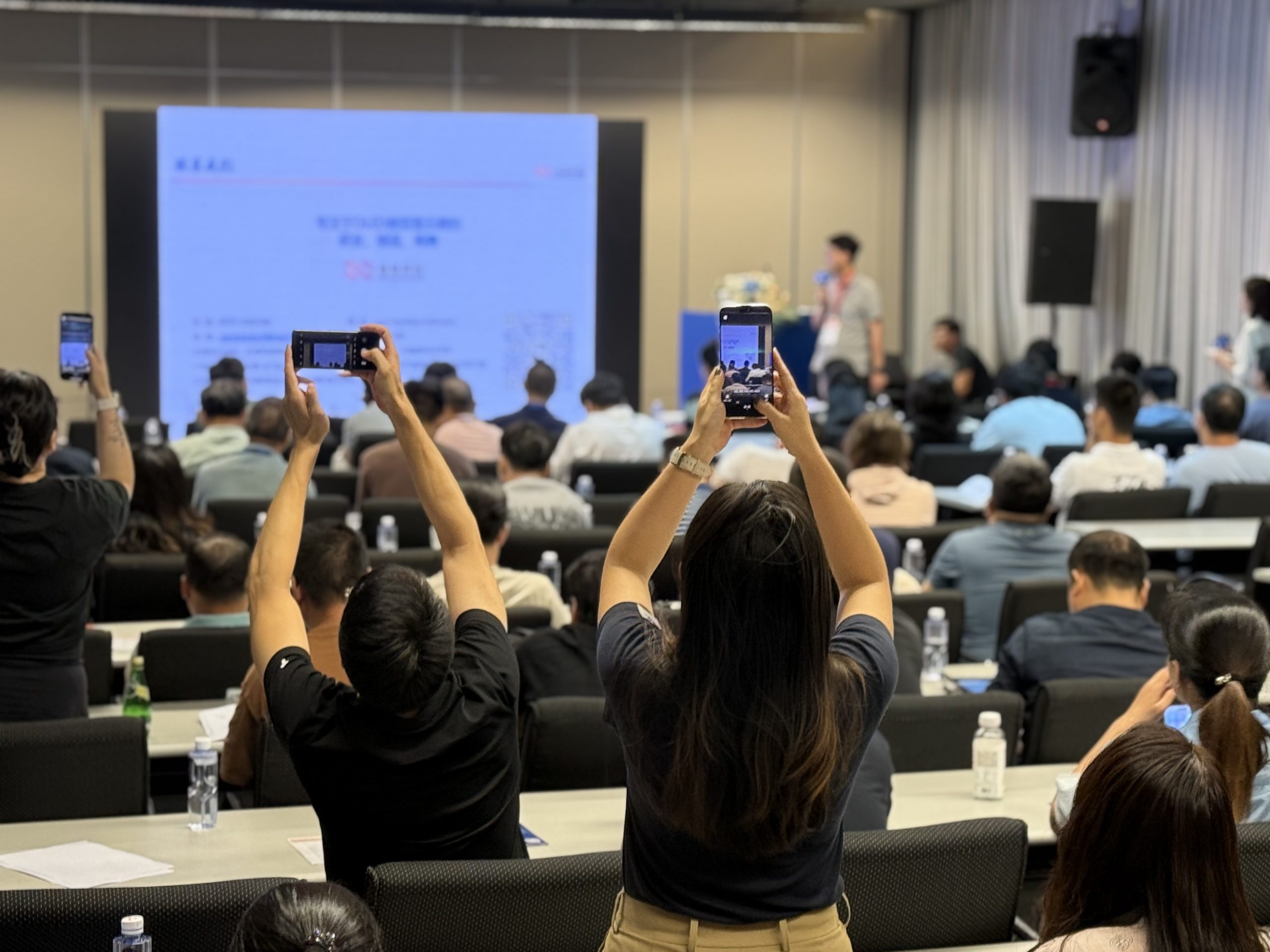 XR与AI交织的未来——DIC 2025国际虚拟现实技术与数字显示论坛圆满收官